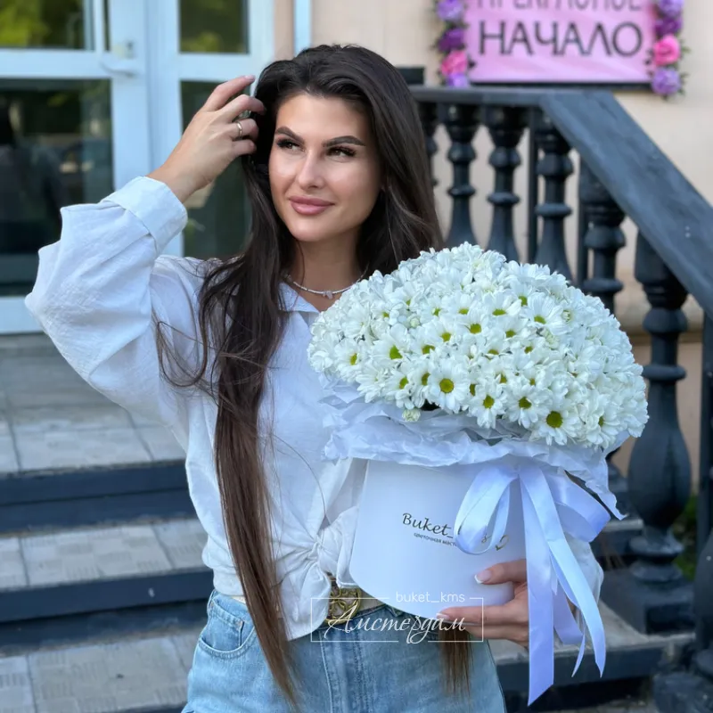 Коробка с ромашкой шикарная 