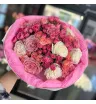Ягодный букет розы и кустовые розы 