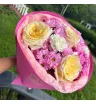 Сборный букет с хризантемой и розочкой 