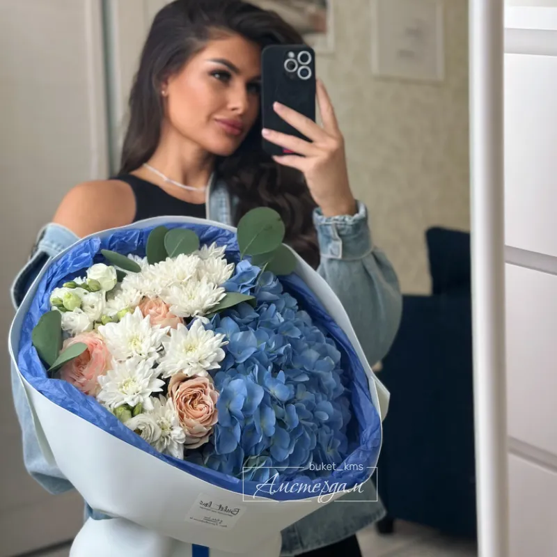 Шикарный букет с гортензией и другие цветы 