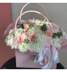 Нежная сумочка с разными цветами для любимой 