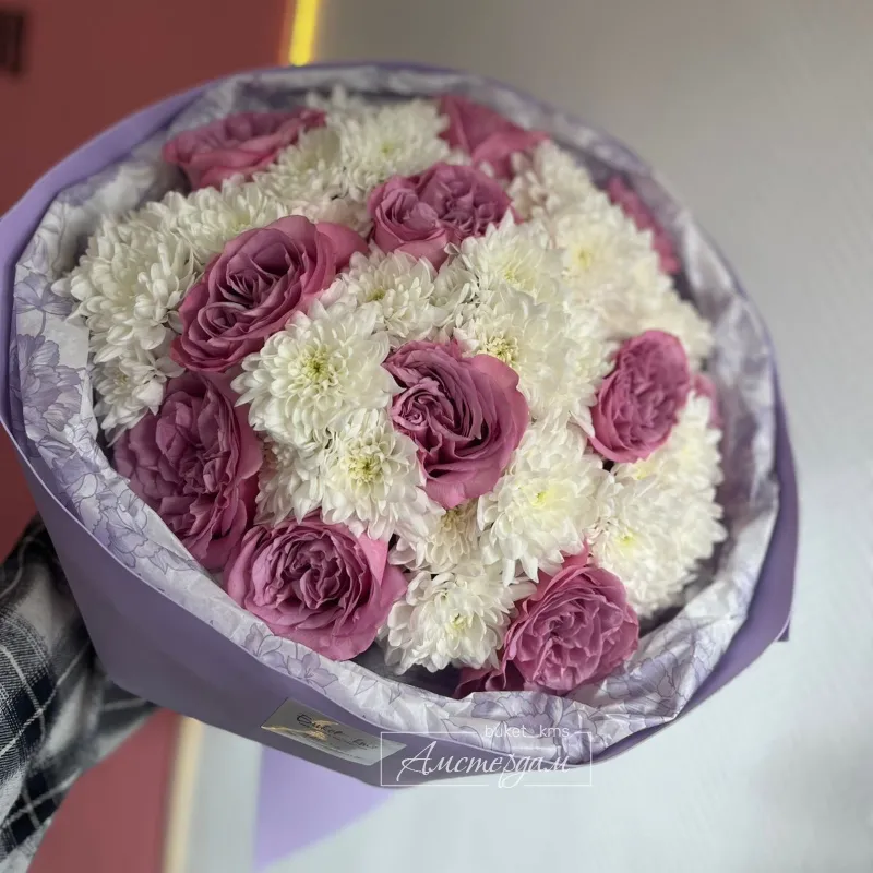 Хризантемы и пион оно видная Роза 