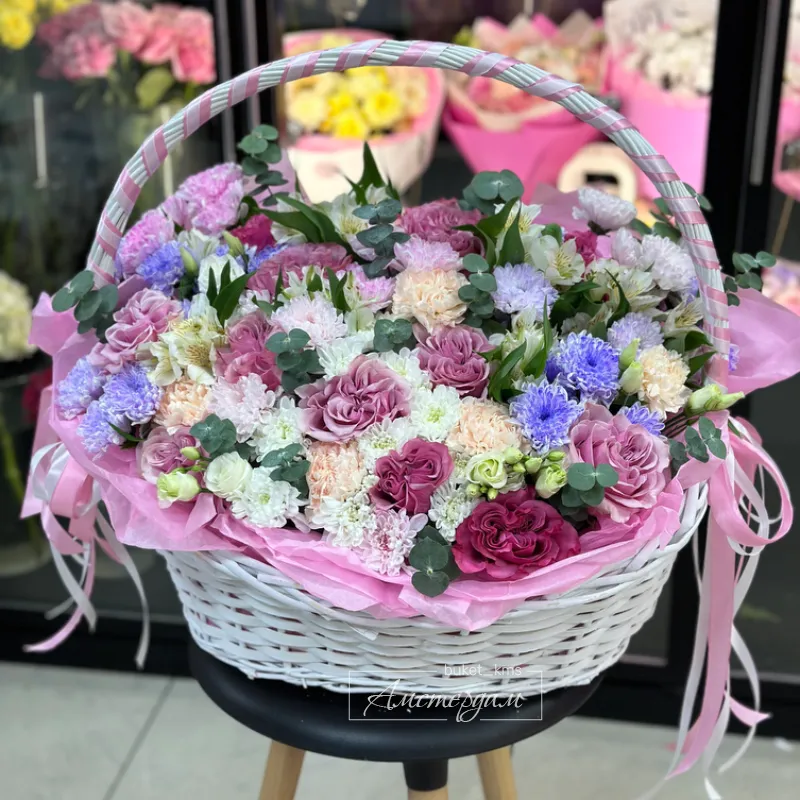 Сборная большая корзина с цветами 