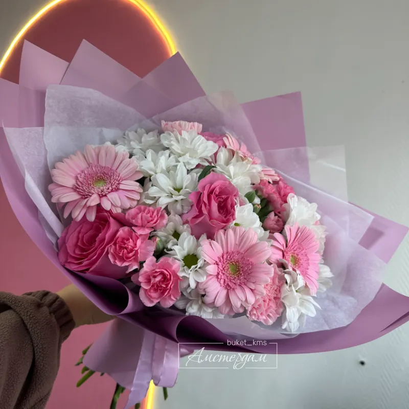 Белой розовый букет 