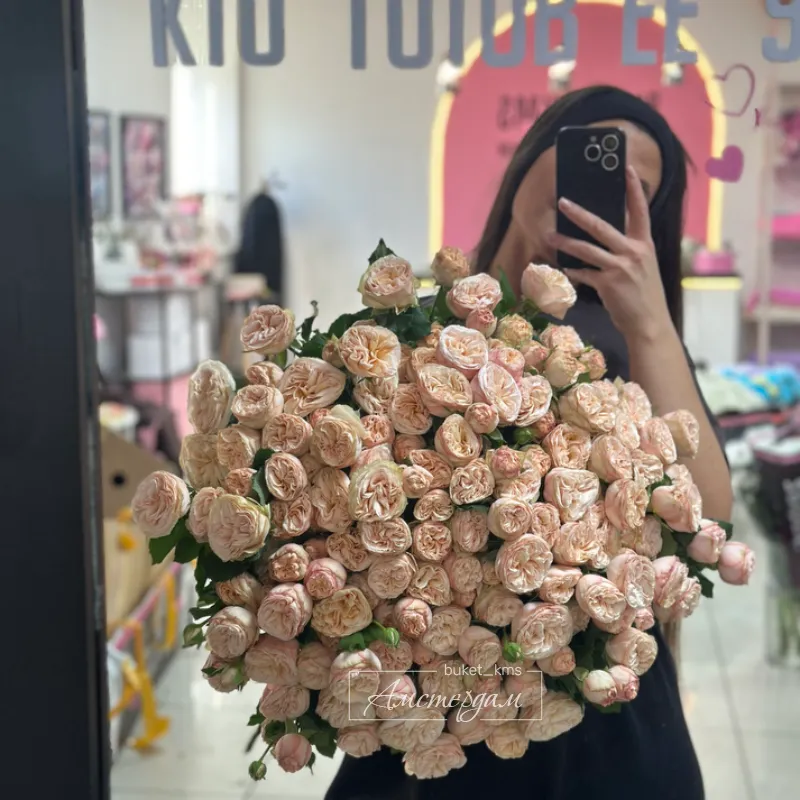 Букет из 29 кустовых пионовидные роз 