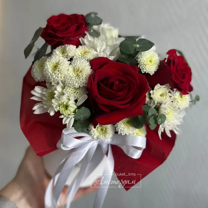 Комбо цветочная композиция и конфеты  1