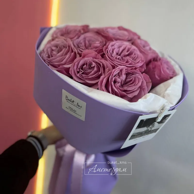 До любимой пионовидные сереневые розы 