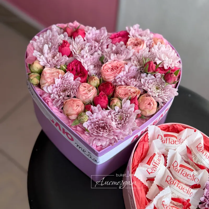 Сердечко с живыми цветами размер Л