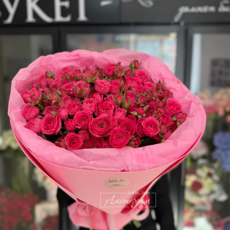 Букет с кустовыми пионовидными розами 