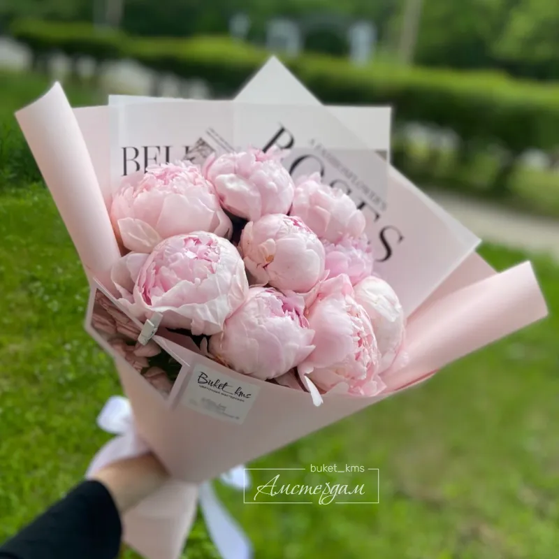 Букет и 9 пионов