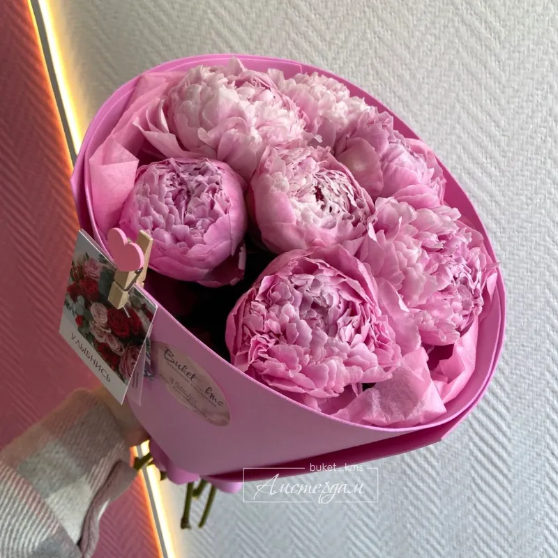 Букет из 7 пионов