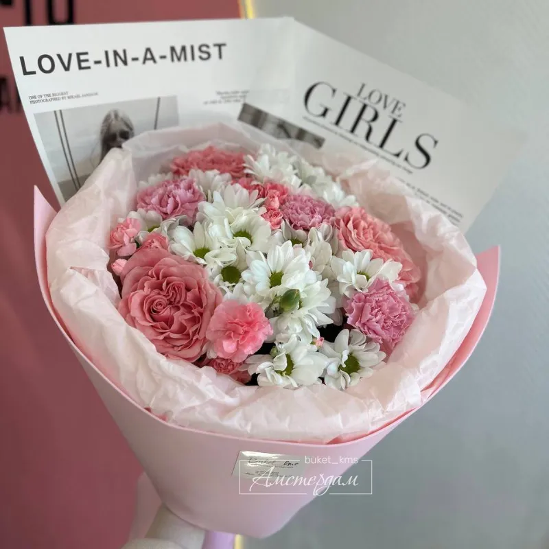 Сборный букет с ромашкой