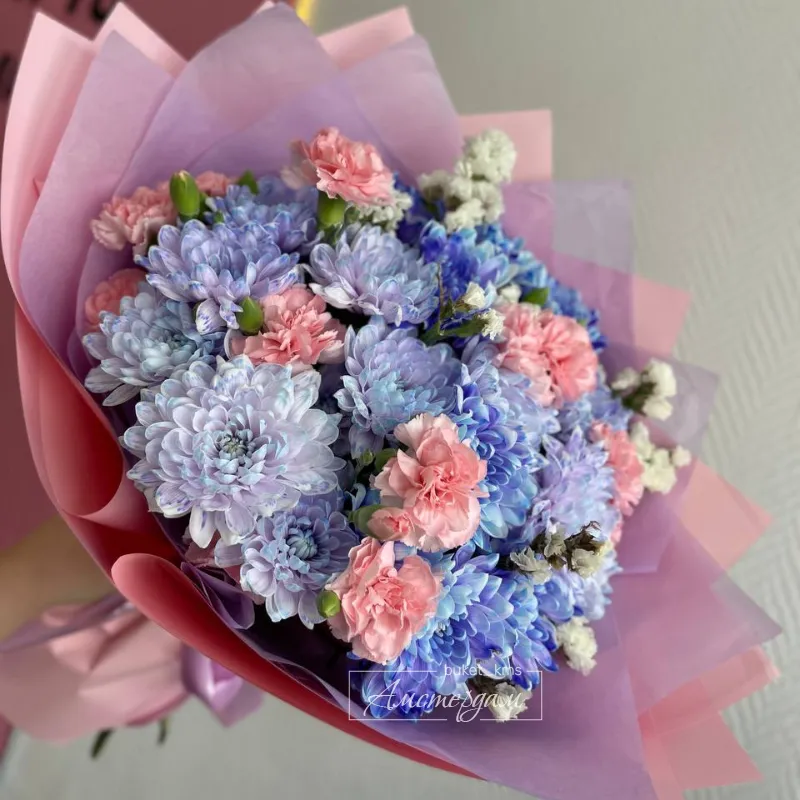 Букет с хризантемой и диантусы