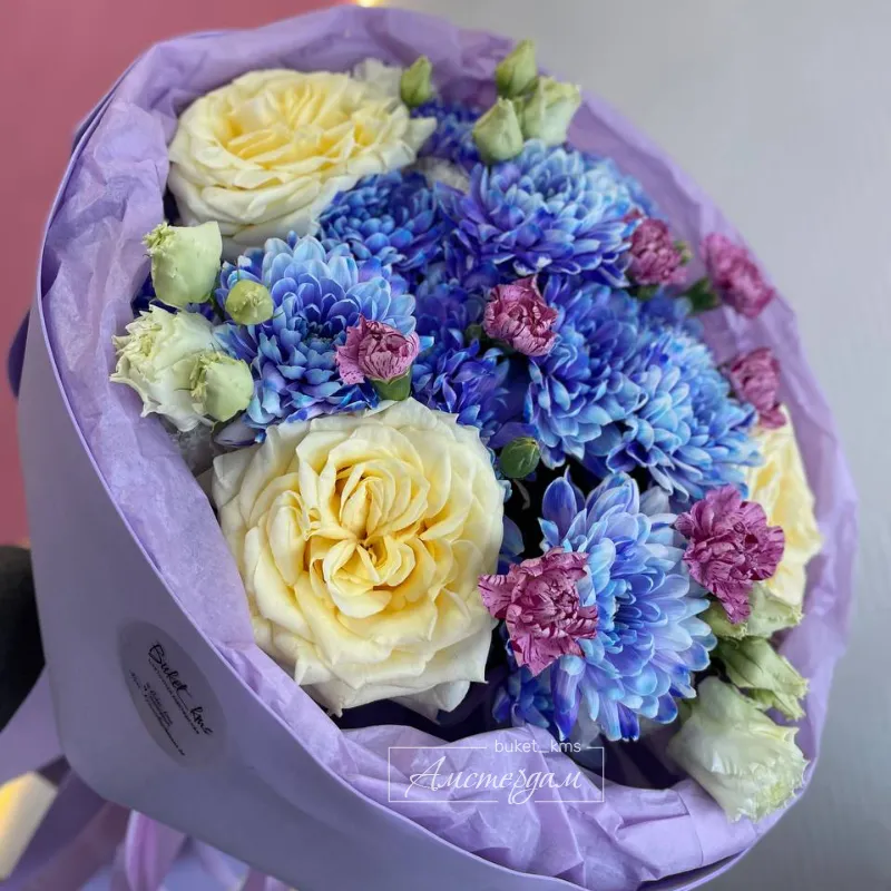 Сборный букет с розами и хризантем