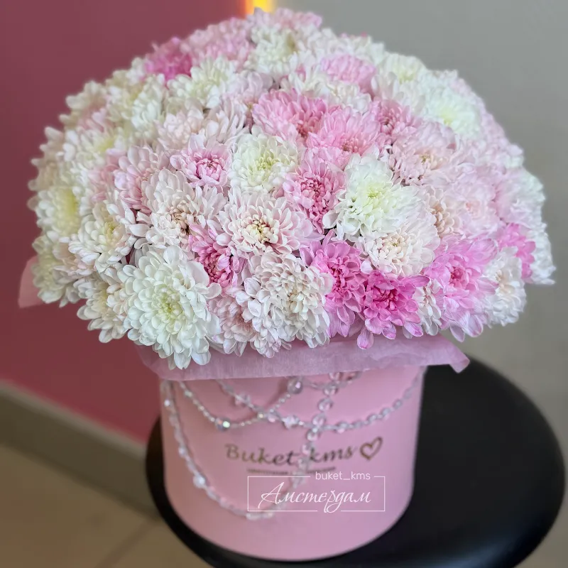 Нежная коробочка с хризантем