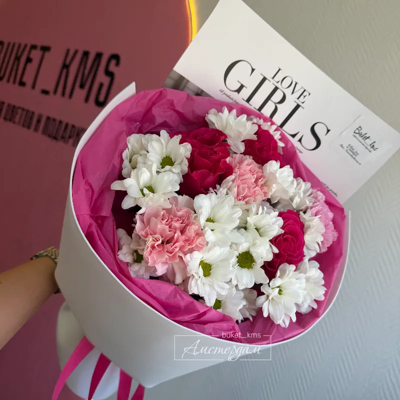 Сборный букет с розой хризантемой диантусы