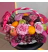 Фруктовая корзина с розами