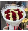 Розы красные и белые